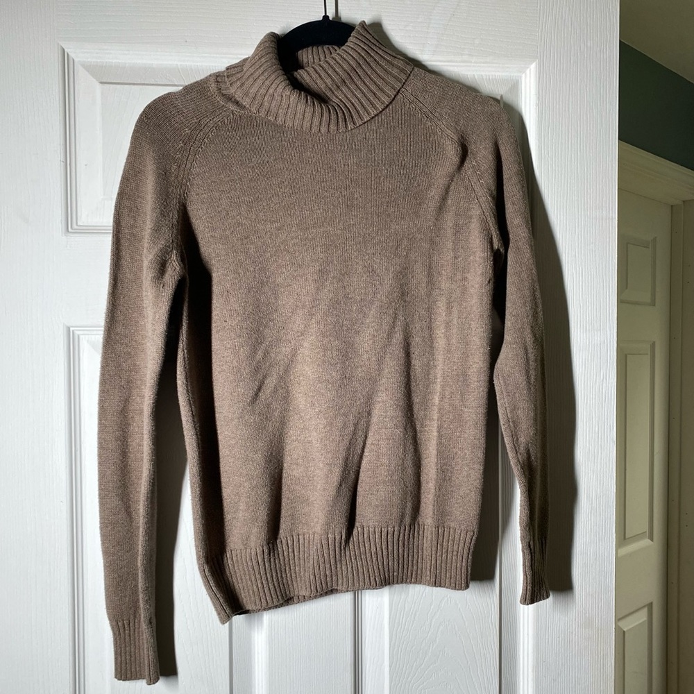 Fitted turtleneck sweater